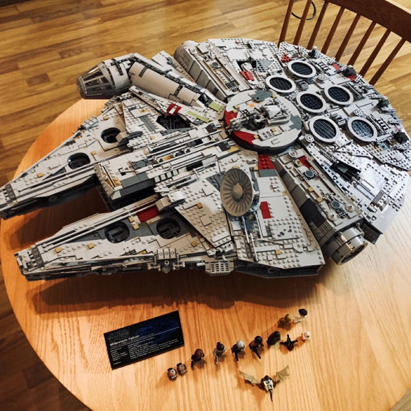 Millennium Falcon Building Set